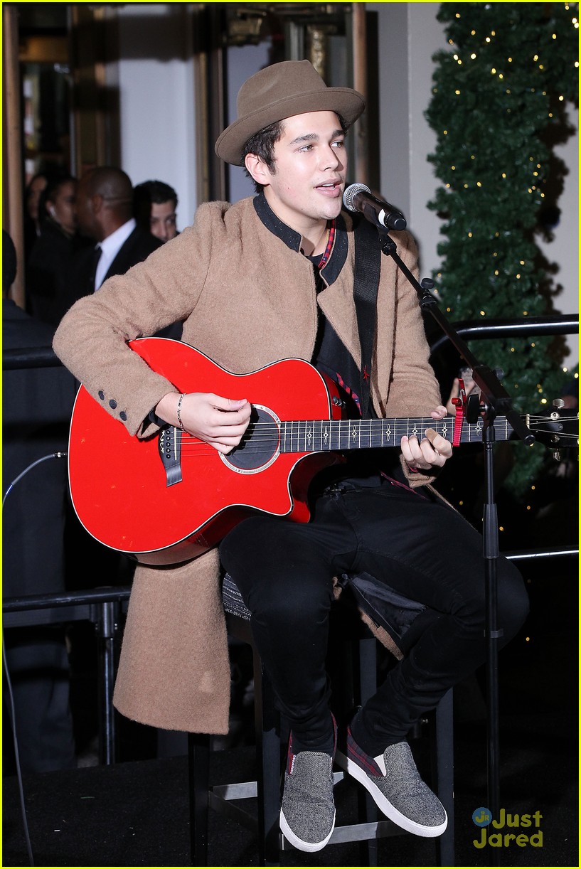 austin mahone lord taylor window unveiling concert 08