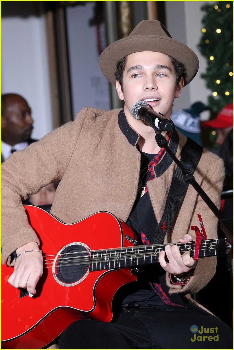 austin mahone lord taylor window unveiling concert 12