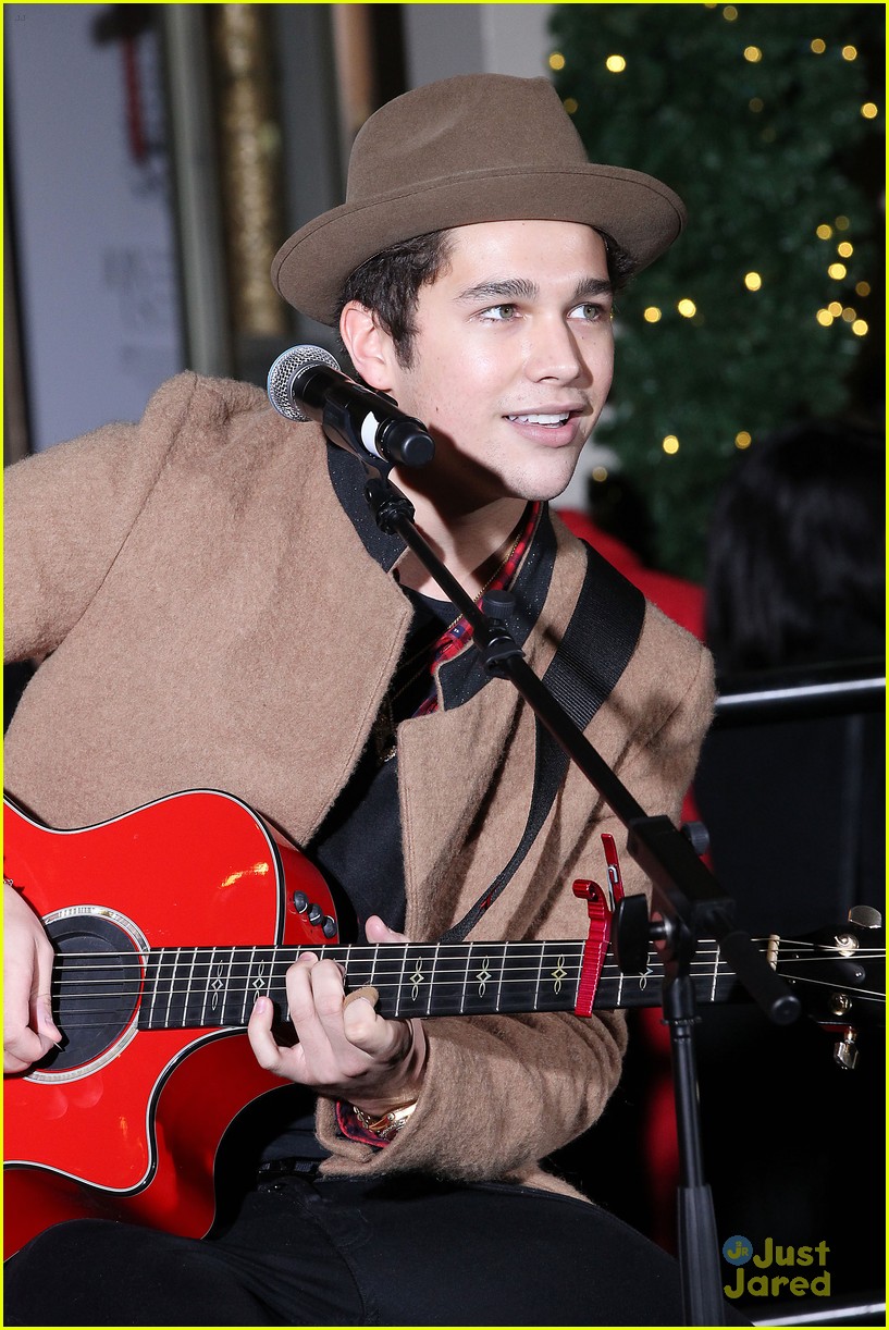 austin mahone lord taylor window unveiling concert 13