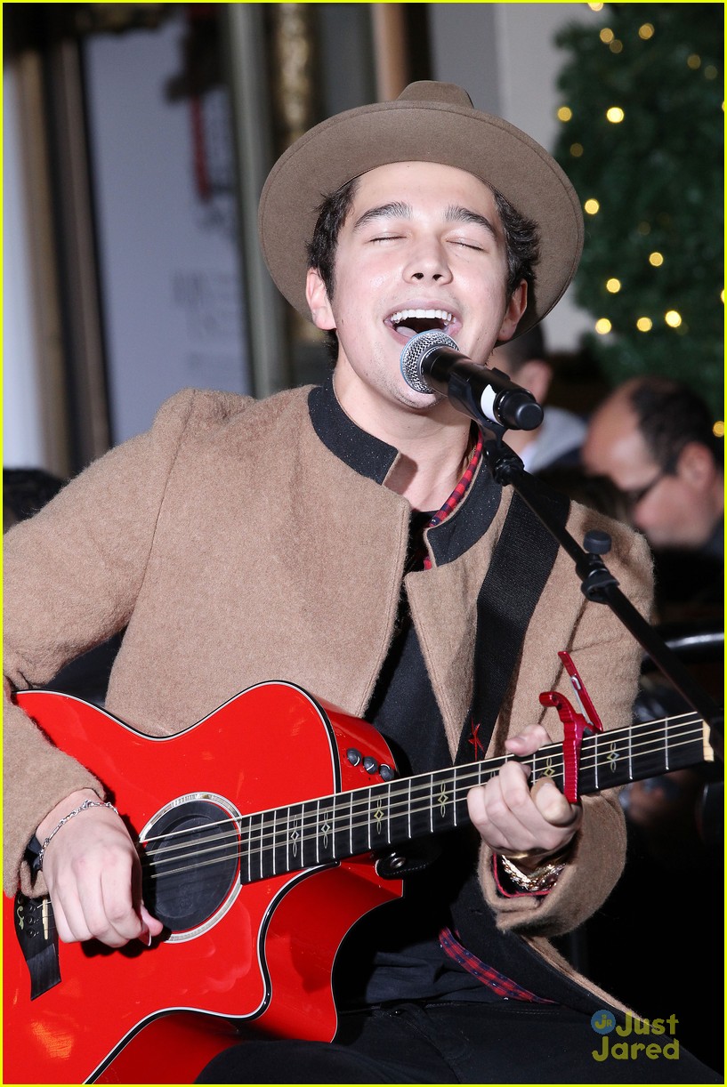 austin mahone lord taylor window unveiling concert 17