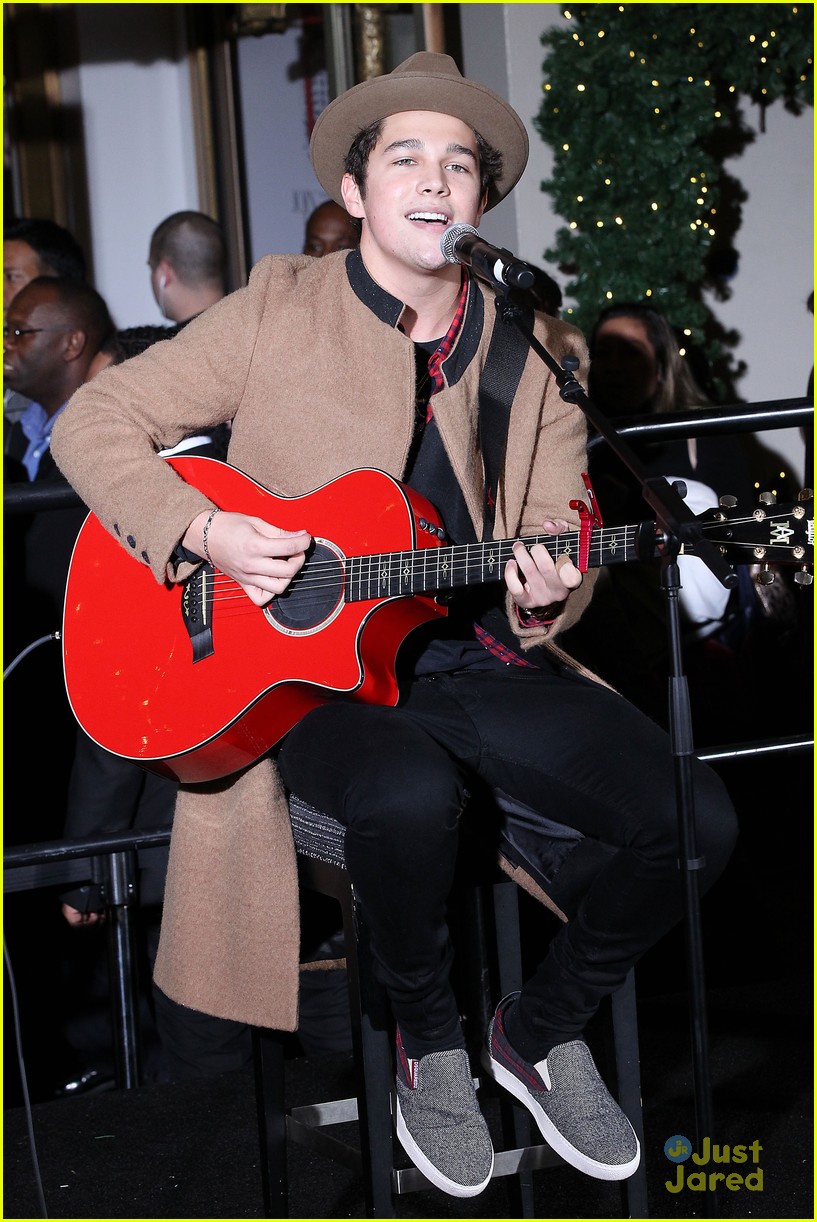austin mahone lord taylor window unveiling concert 18
