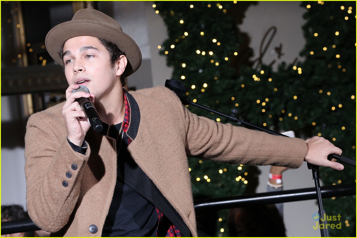 austin mahone lord taylor window unveiling concert 24