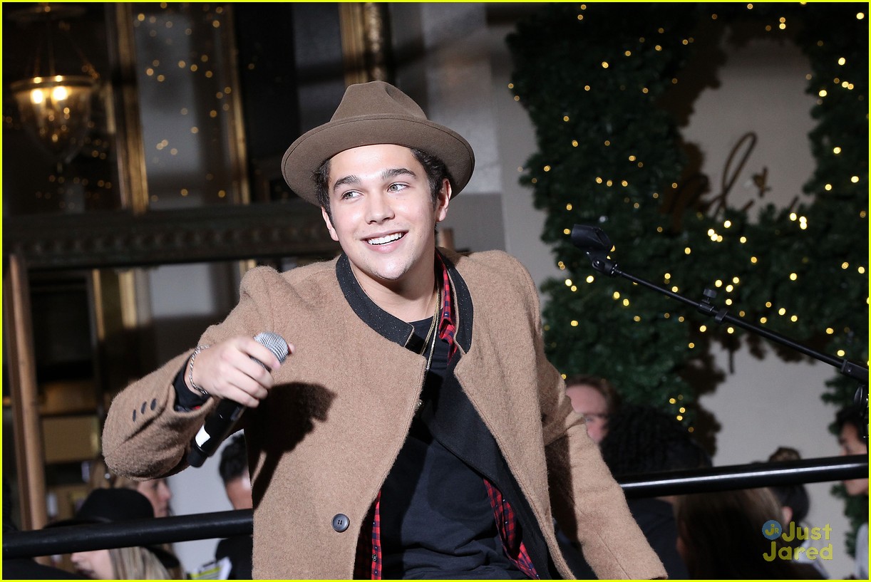 austin mahone lord taylor window unveiling concert 27