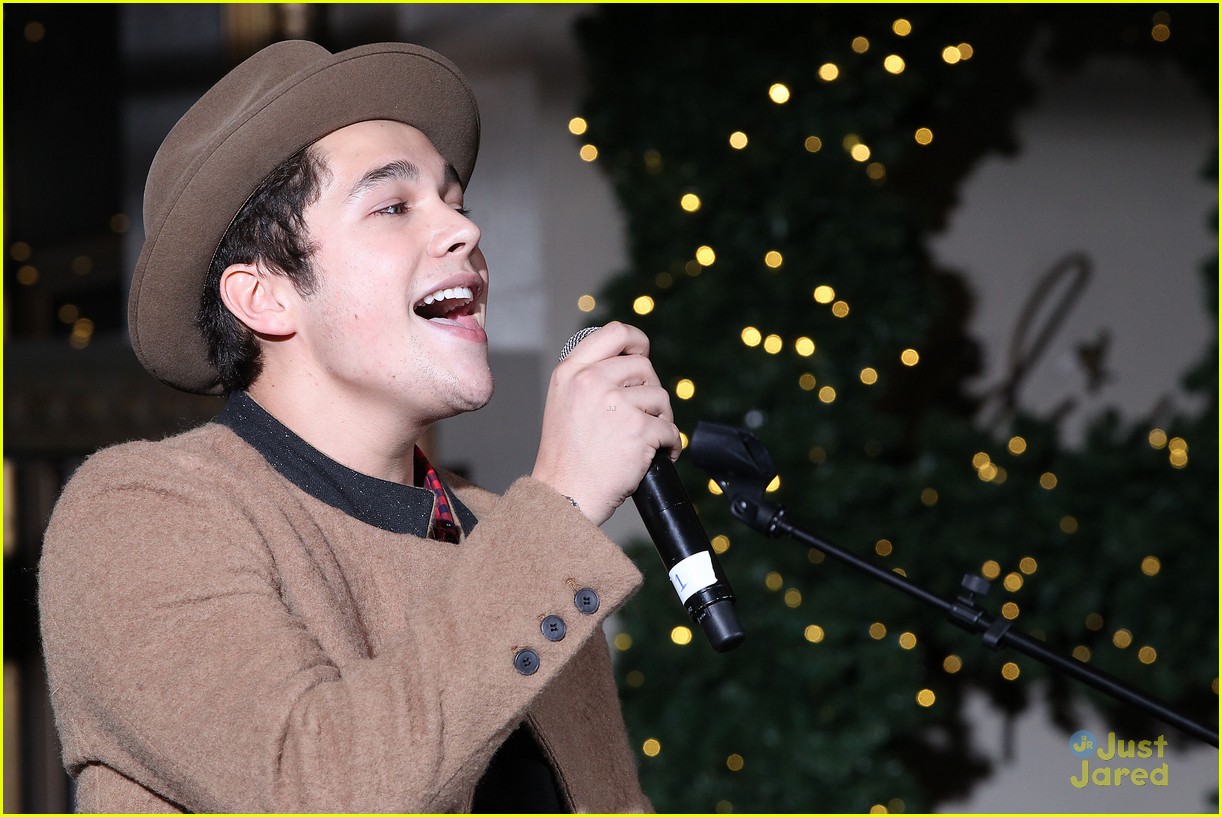 austin mahone lord taylor window unveiling concert 28