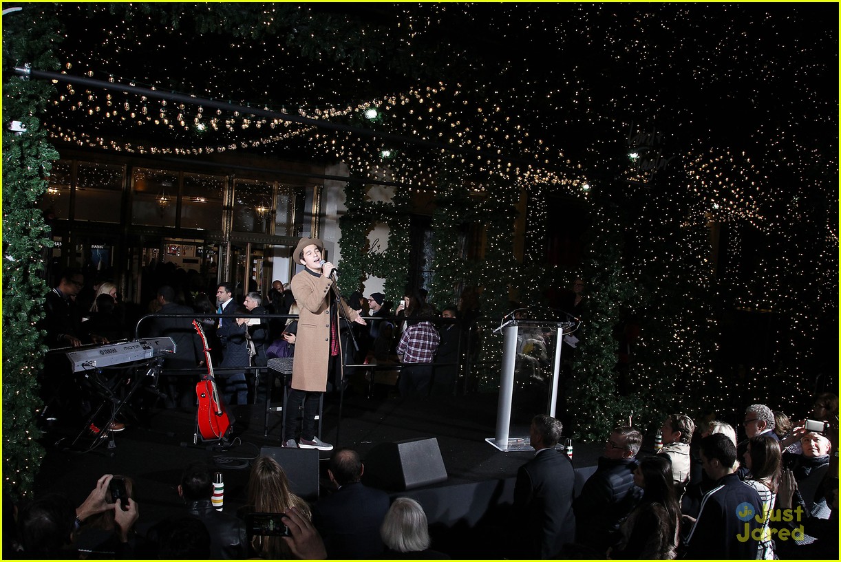 austin mahone lord taylor window unveiling concert 30