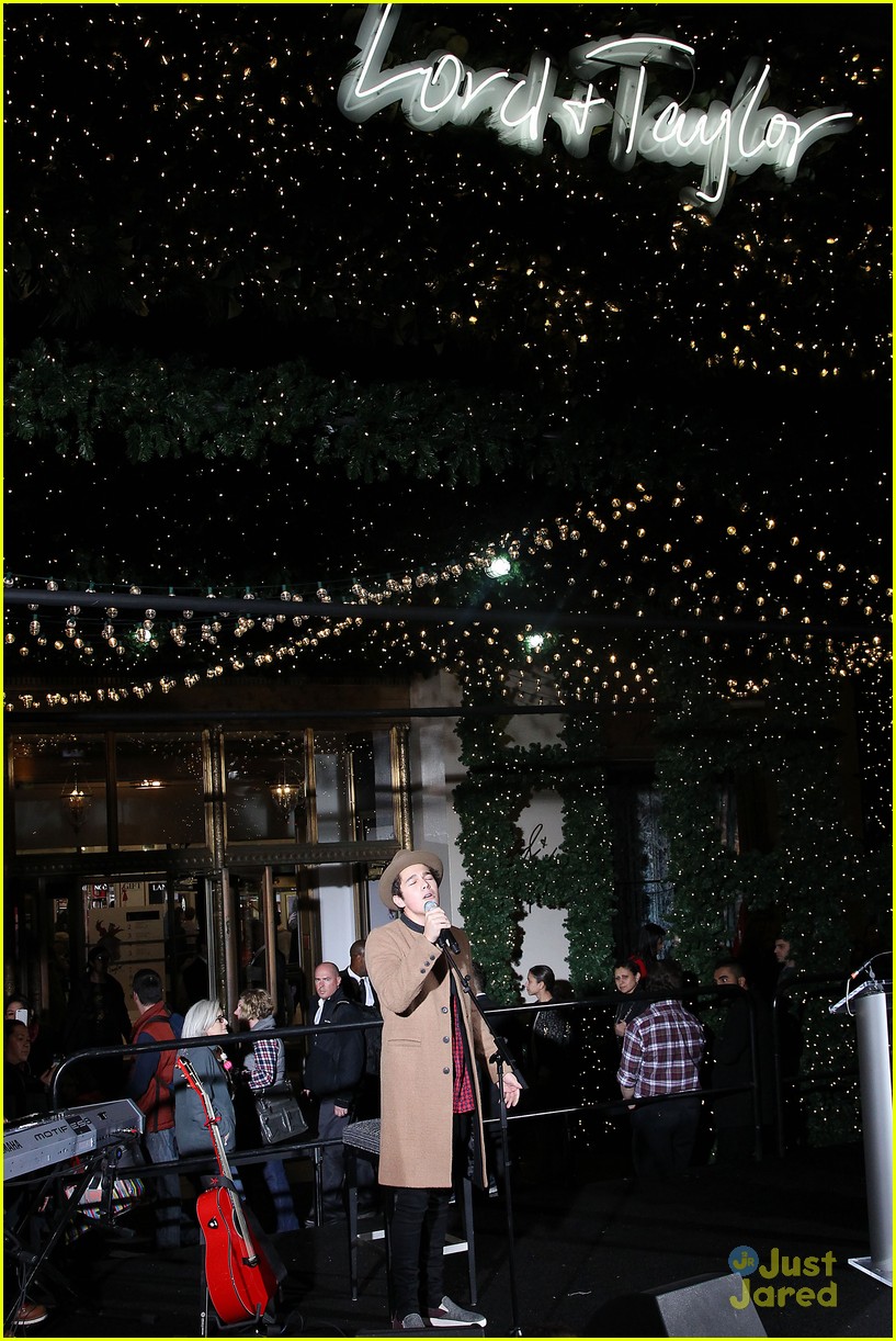 austin mahone lord taylor window unveiling concert 32