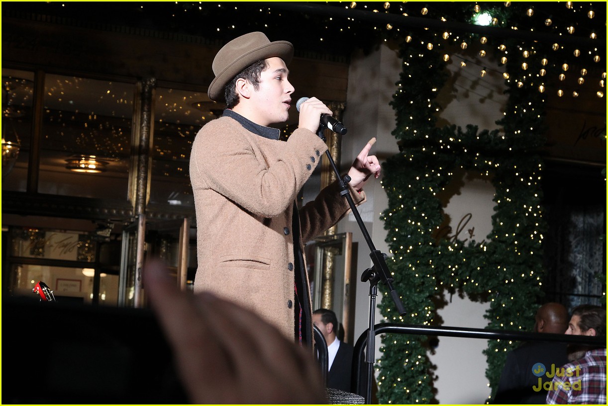 austin mahone lord taylor window unveiling concert 33