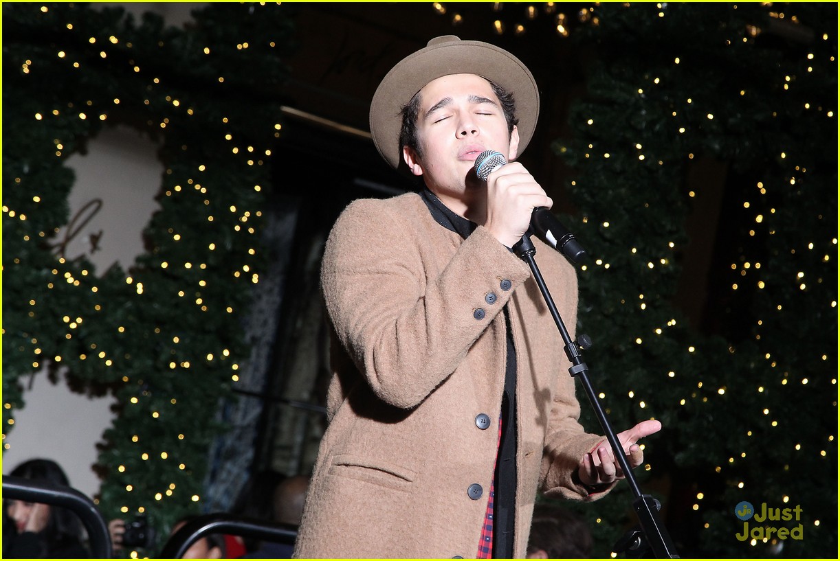 austin mahone lord taylor window unveiling concert 35