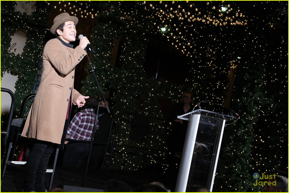 austin mahone lord taylor window unveiling concert 36