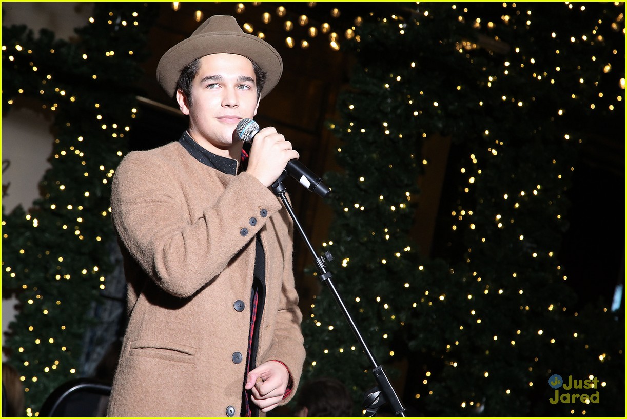 austin mahone lord taylor window unveiling concert 37