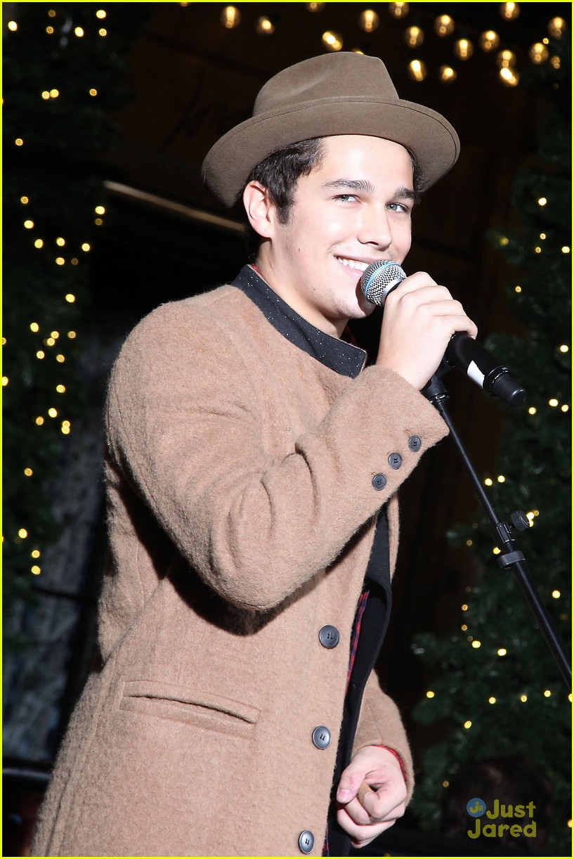 austin mahone lord taylor window unveiling concert 38
