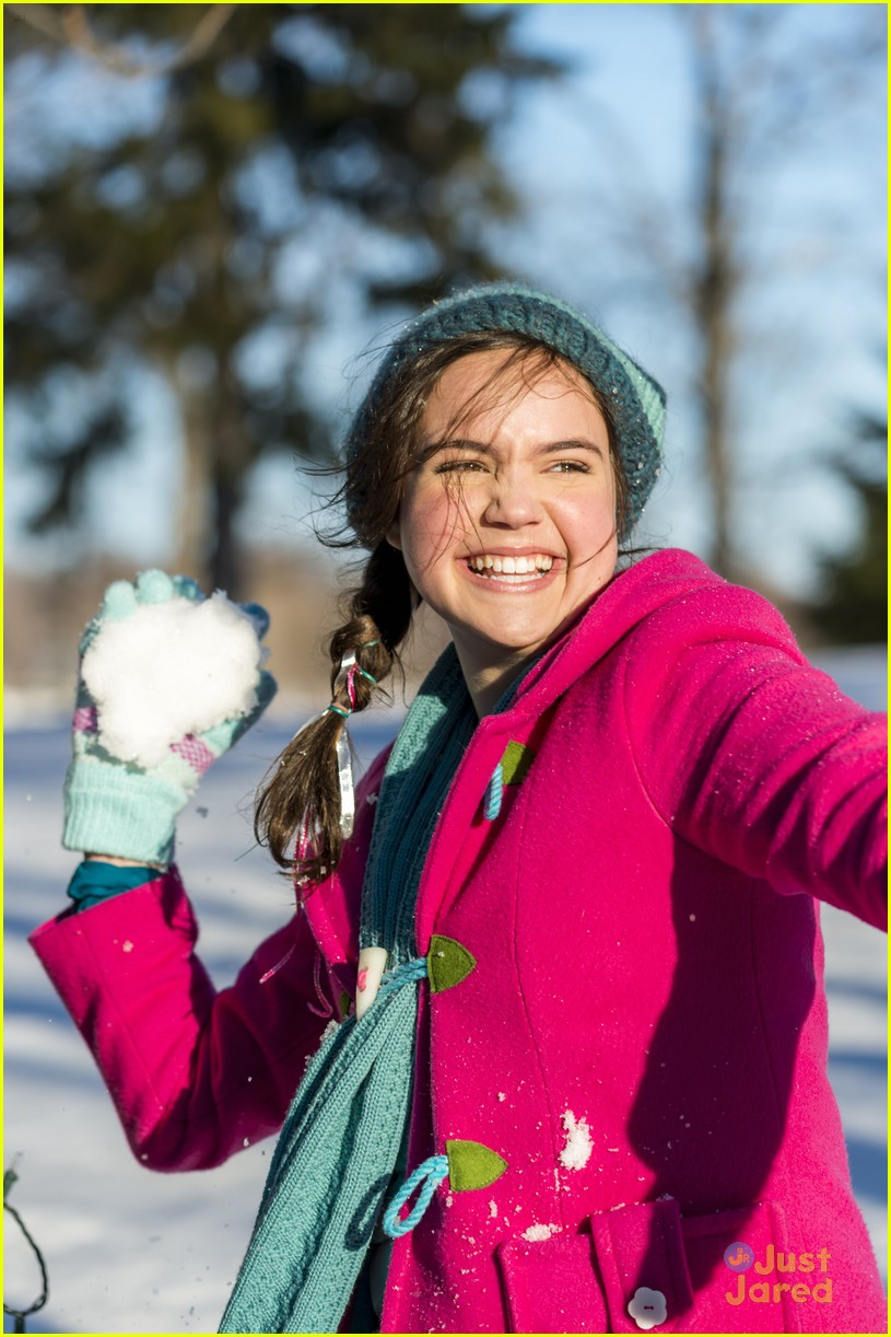 bailee madison northpole open christmas premiere event 17