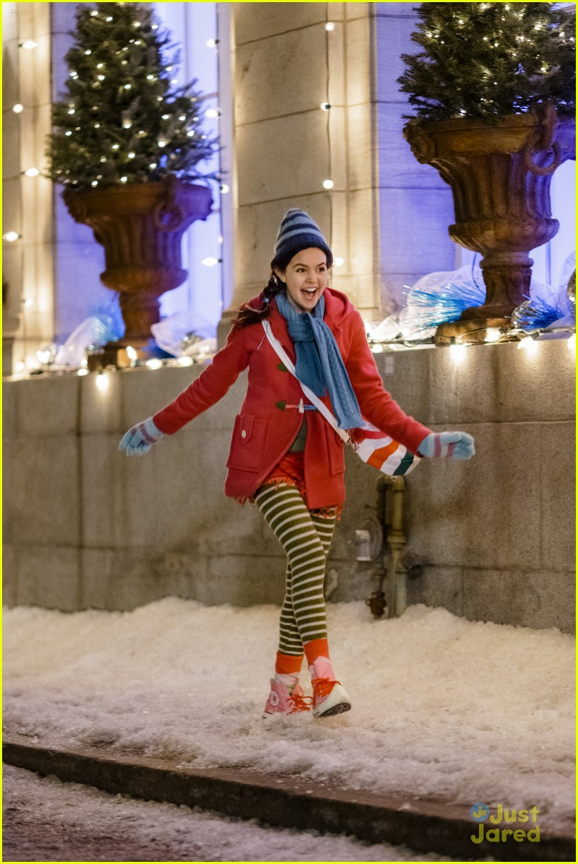 bailee madison northpole open christmas premiere event 27
