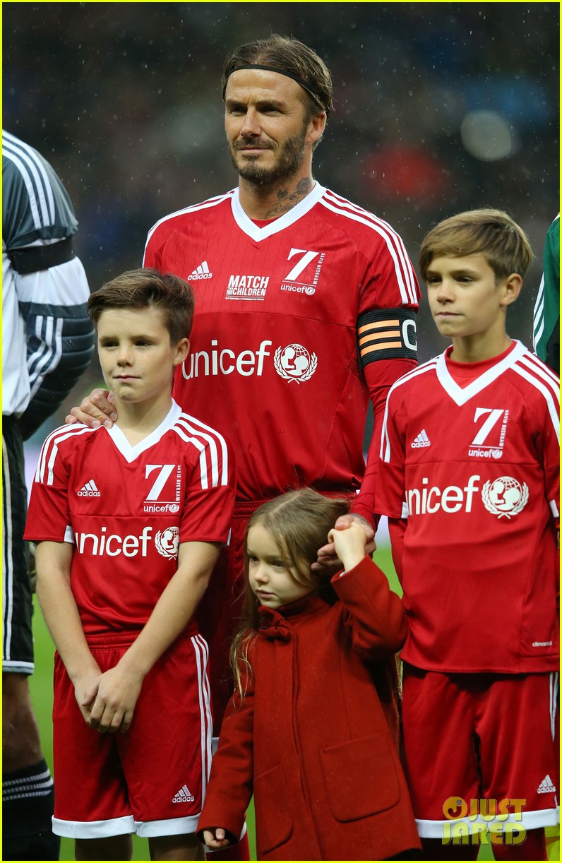 david beckham brings his 4 kids to charity soccer game 02