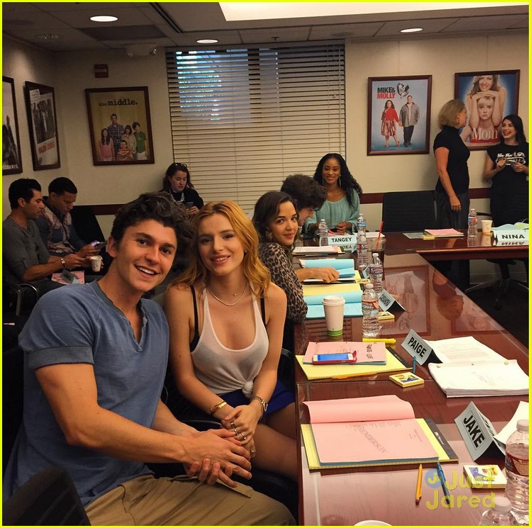 famous in love table read bella thorne 01
