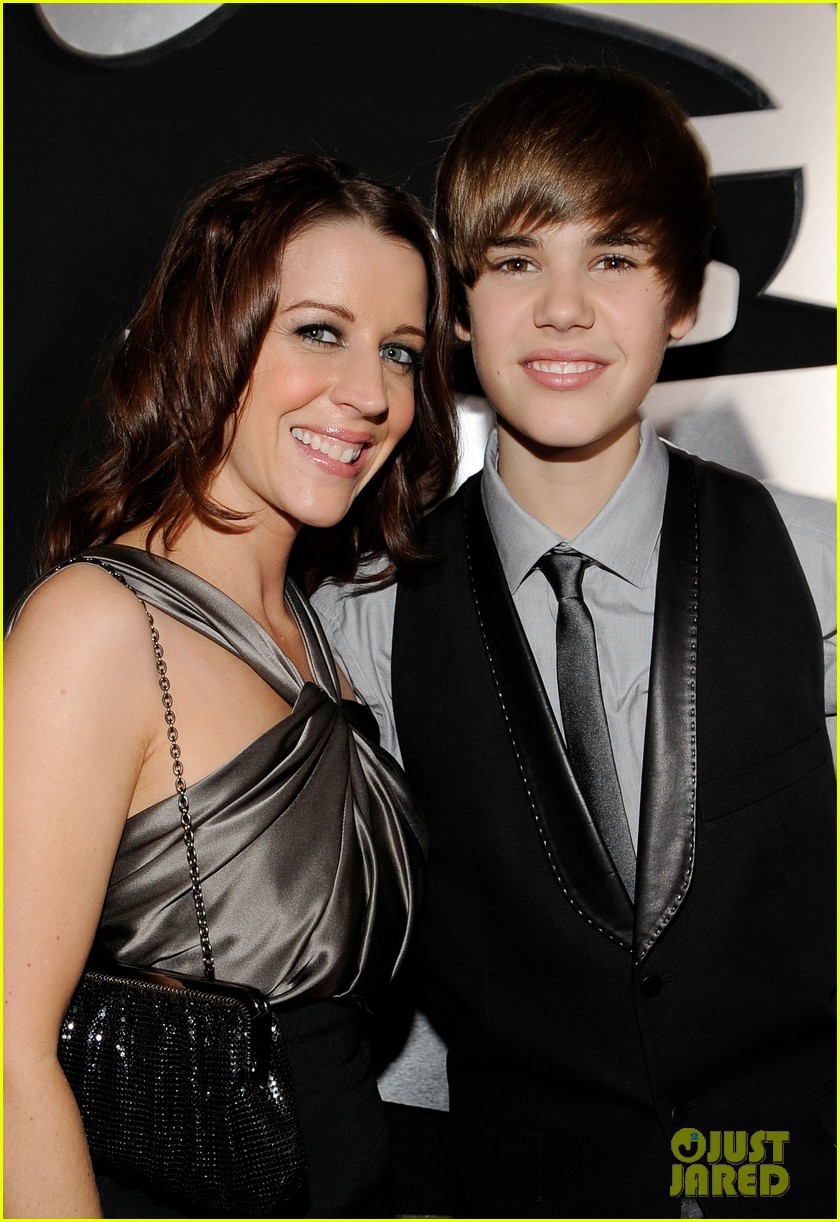 justin biebers relationship with his mom is pretty nonexisting 04
