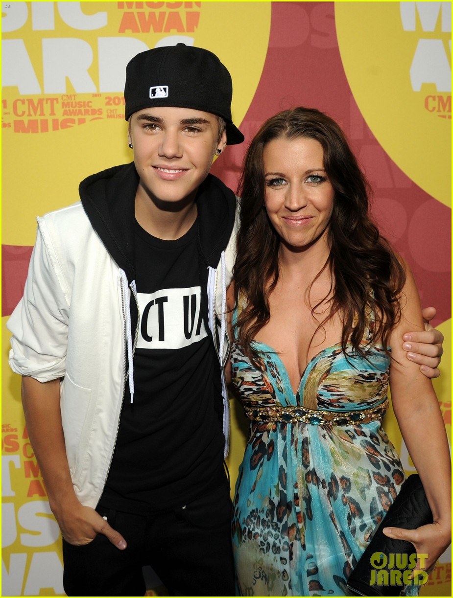 justin biebers relationship with his mom is pretty nonexisting 05