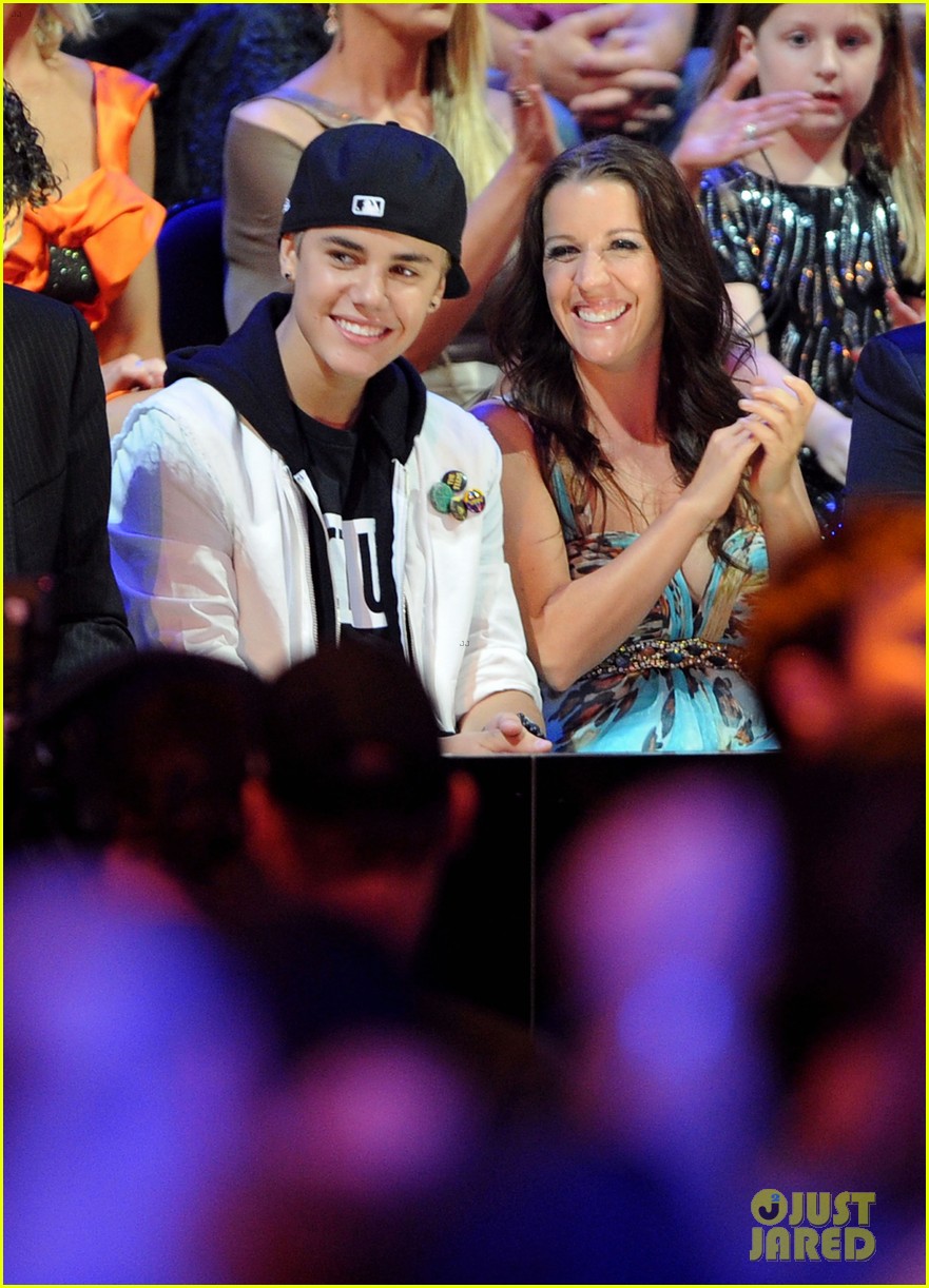 justin biebers relationship with his mom is pretty nonexisting 07