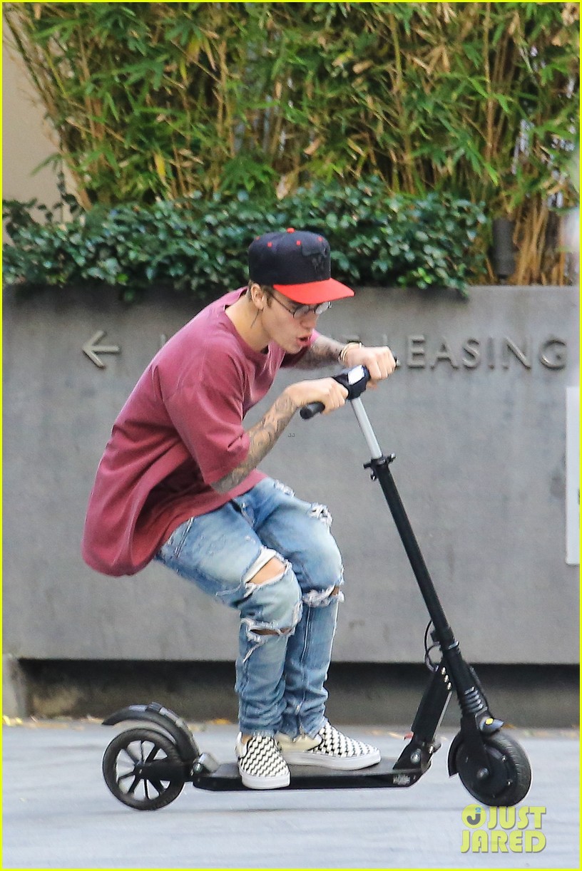 justin bieber scoots away after cancelling nyc appearances 07