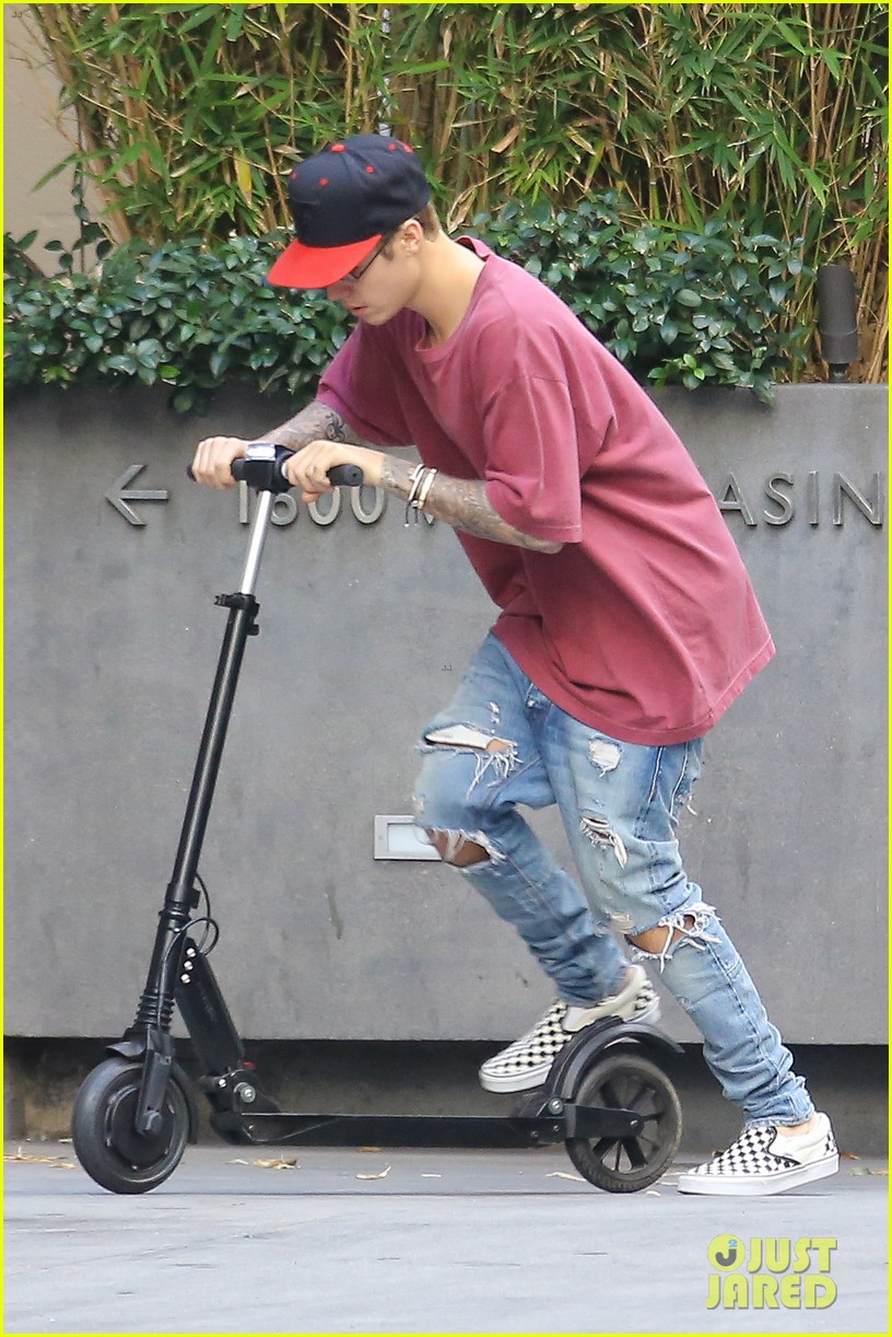 justin bieber scoots away after cancelling nyc appearances 12