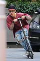 justin bieber scoots away after cancelling nyc appearances 06