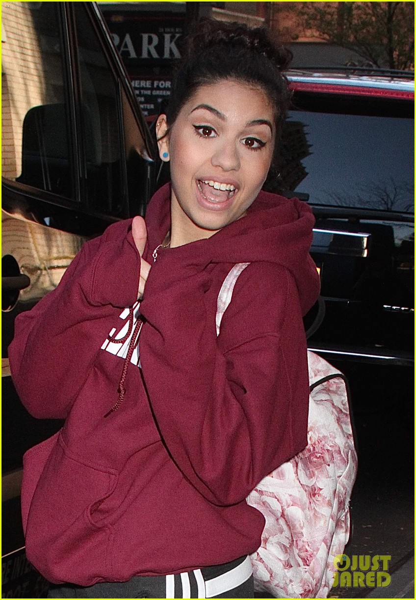 alessia cara discovers a handy twitter 05