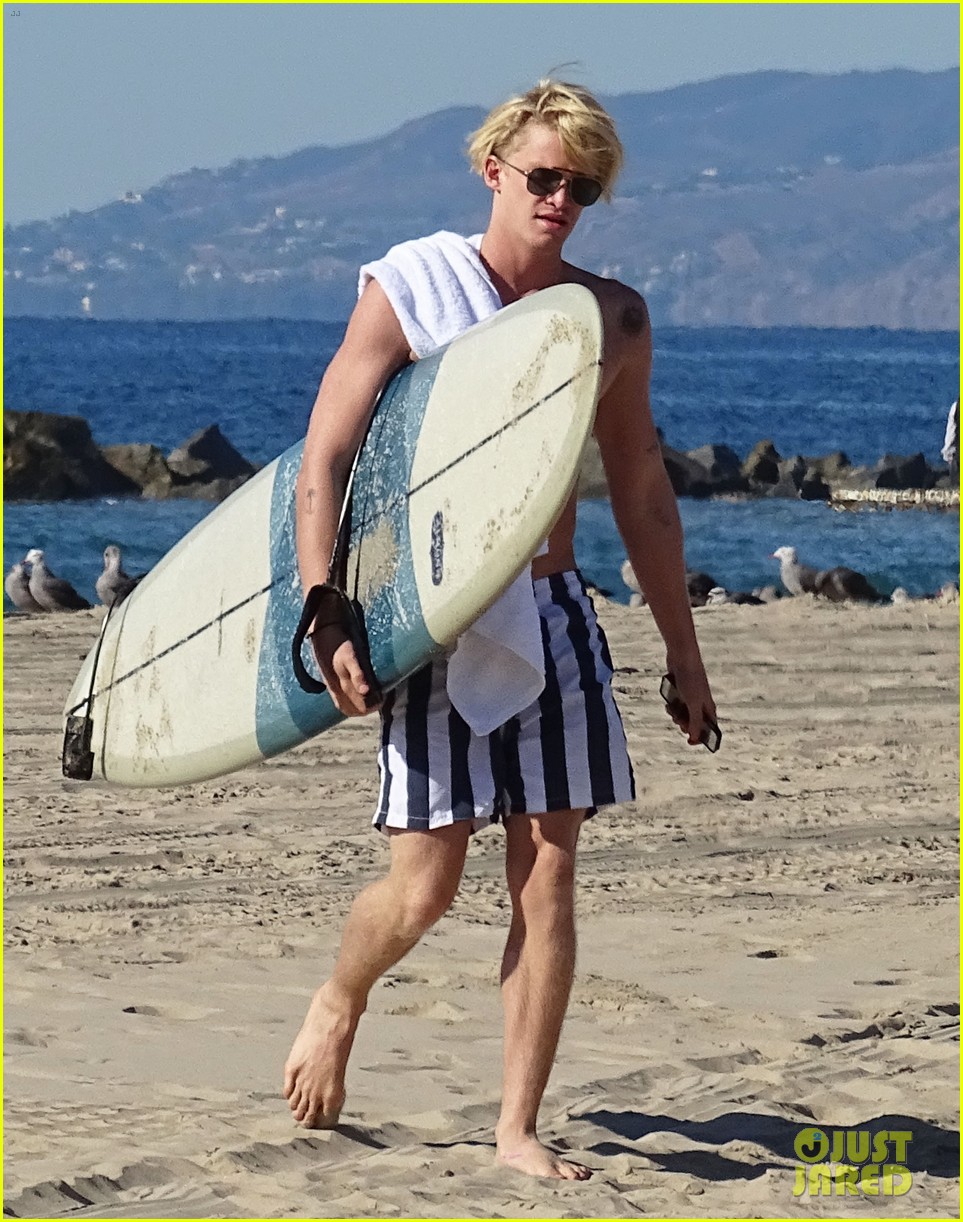 cody simpson shows off new ride and body 02
