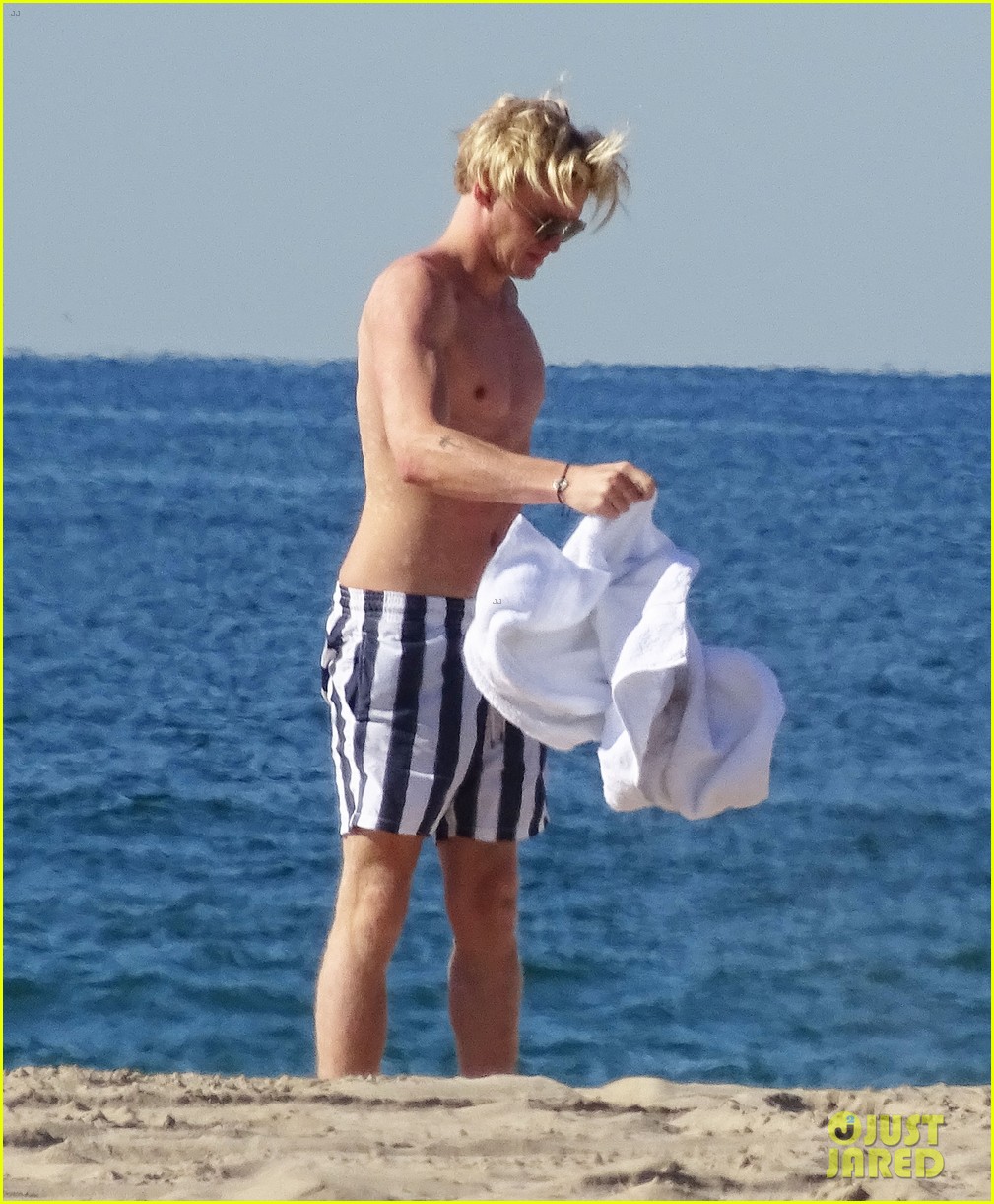 cody simpson shows off new ride and body 04