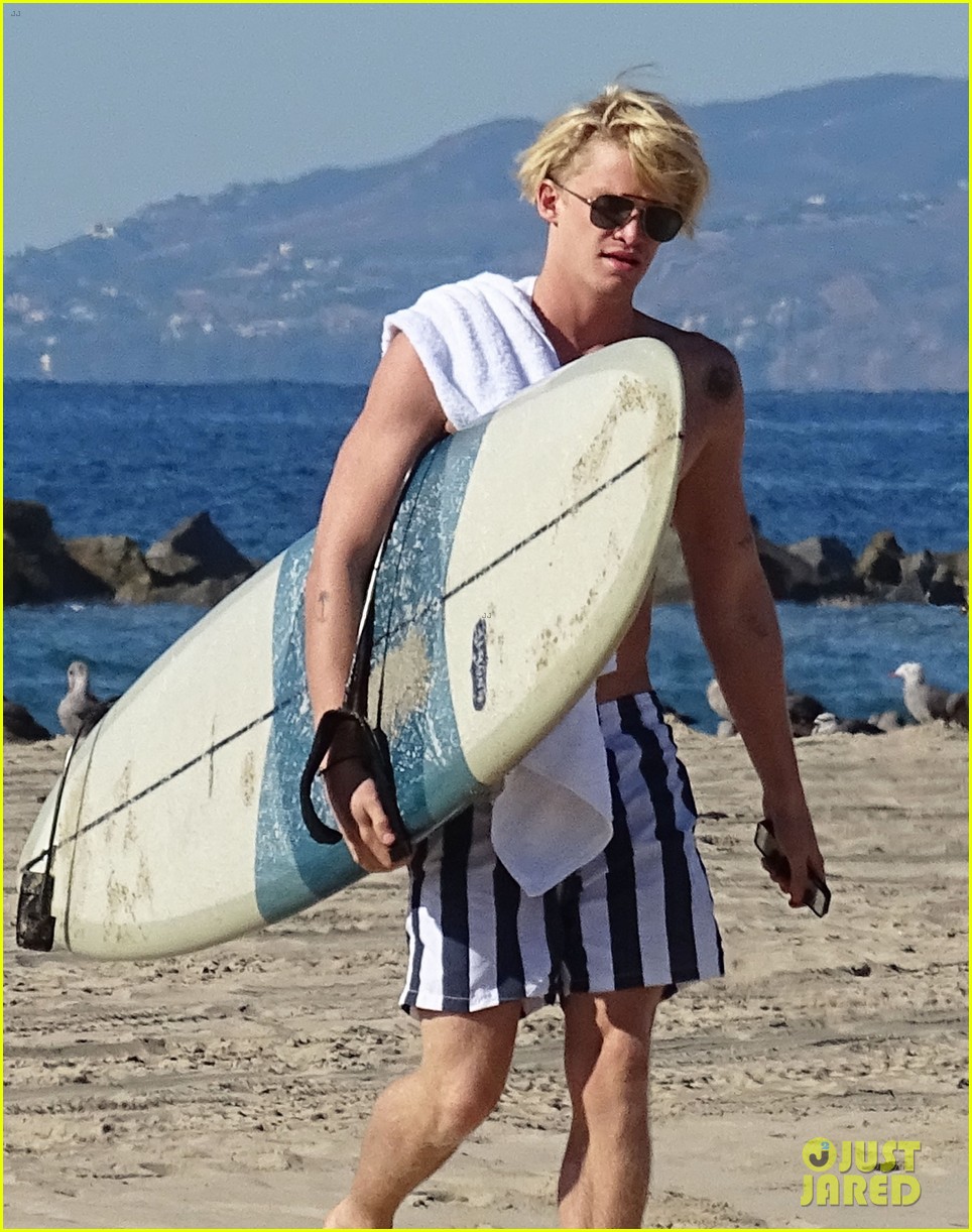 cody simpson shows off new ride and body 14
