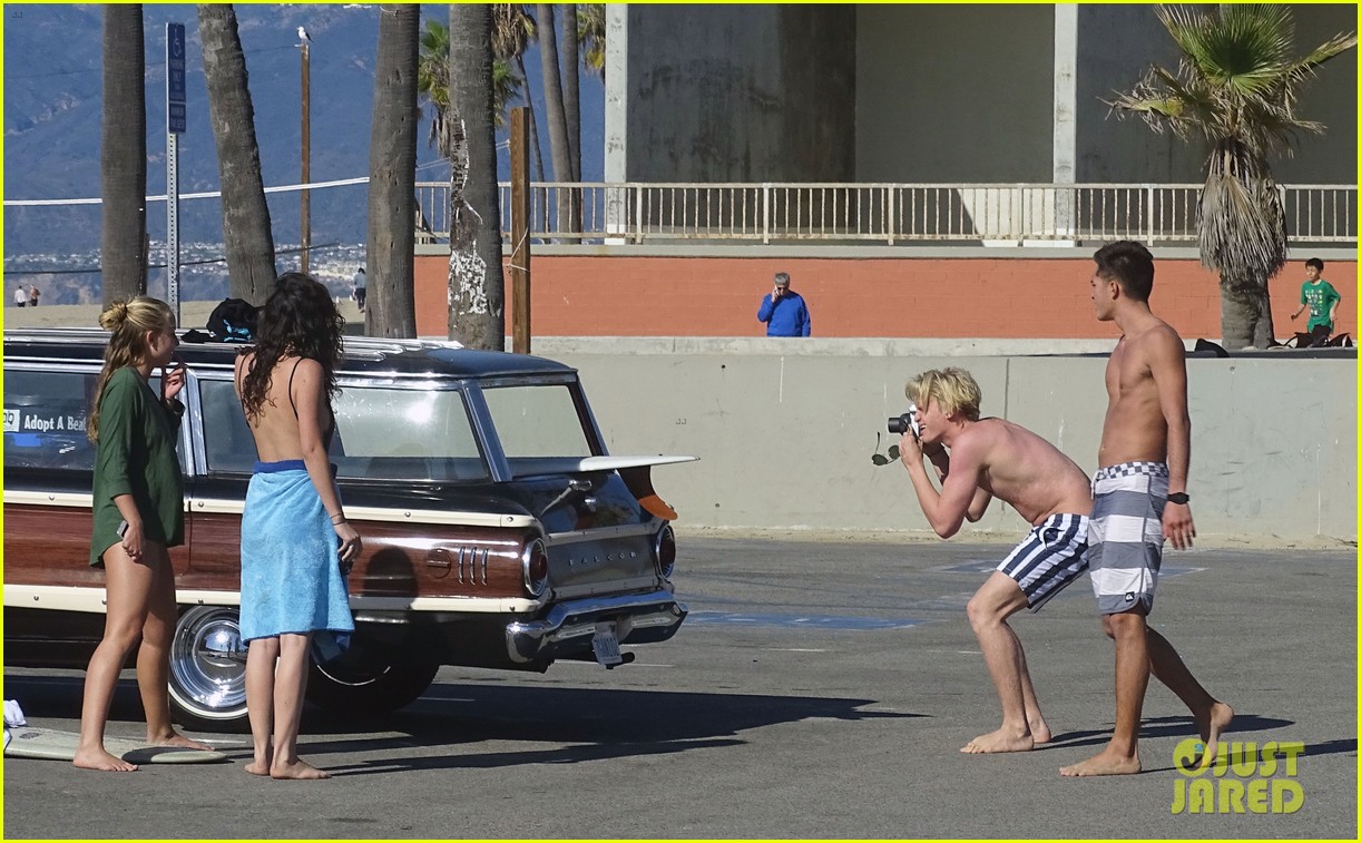 cody simpson shows off new ride and body 22