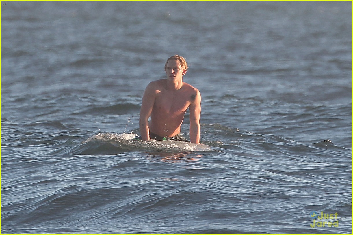 cody simpson shirtless surfing waves 04