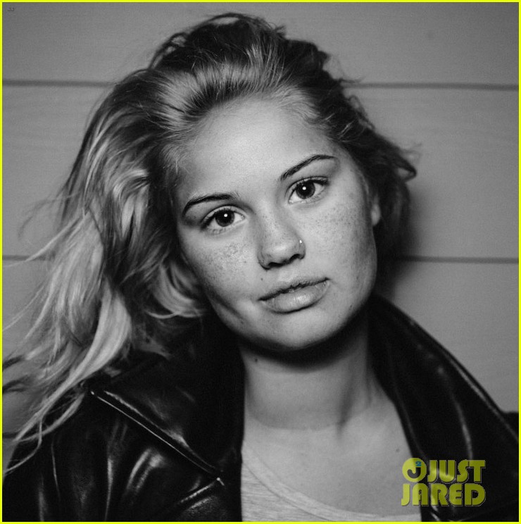 debby ryan makeup free freckles cole sprouse 01