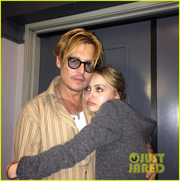 johnny depp is proud of daughter lily roses sexuality 02