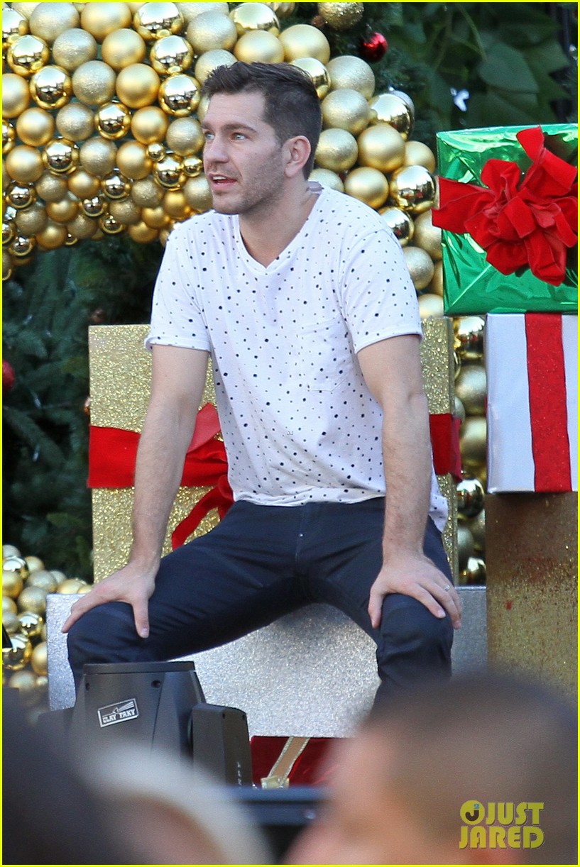 dancing with the stars christmas grove 30