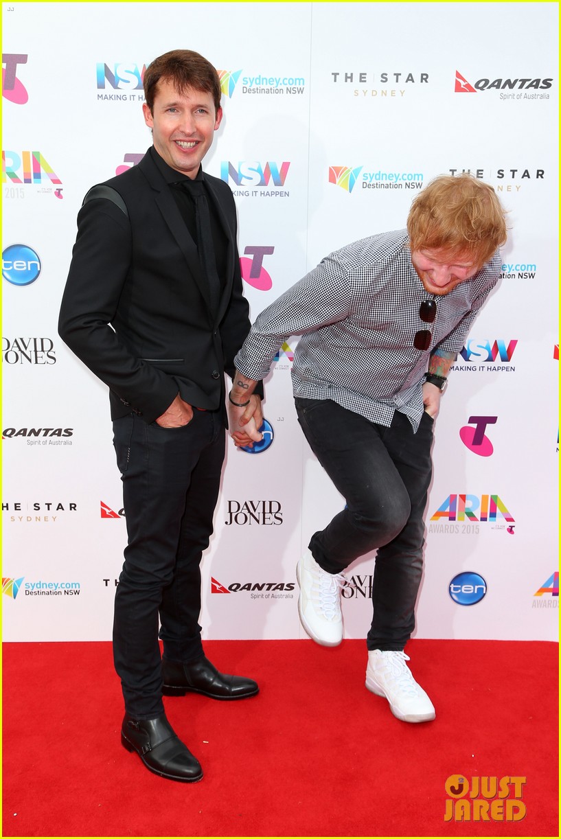ed sheeran james blunt holding hands aria awards 12