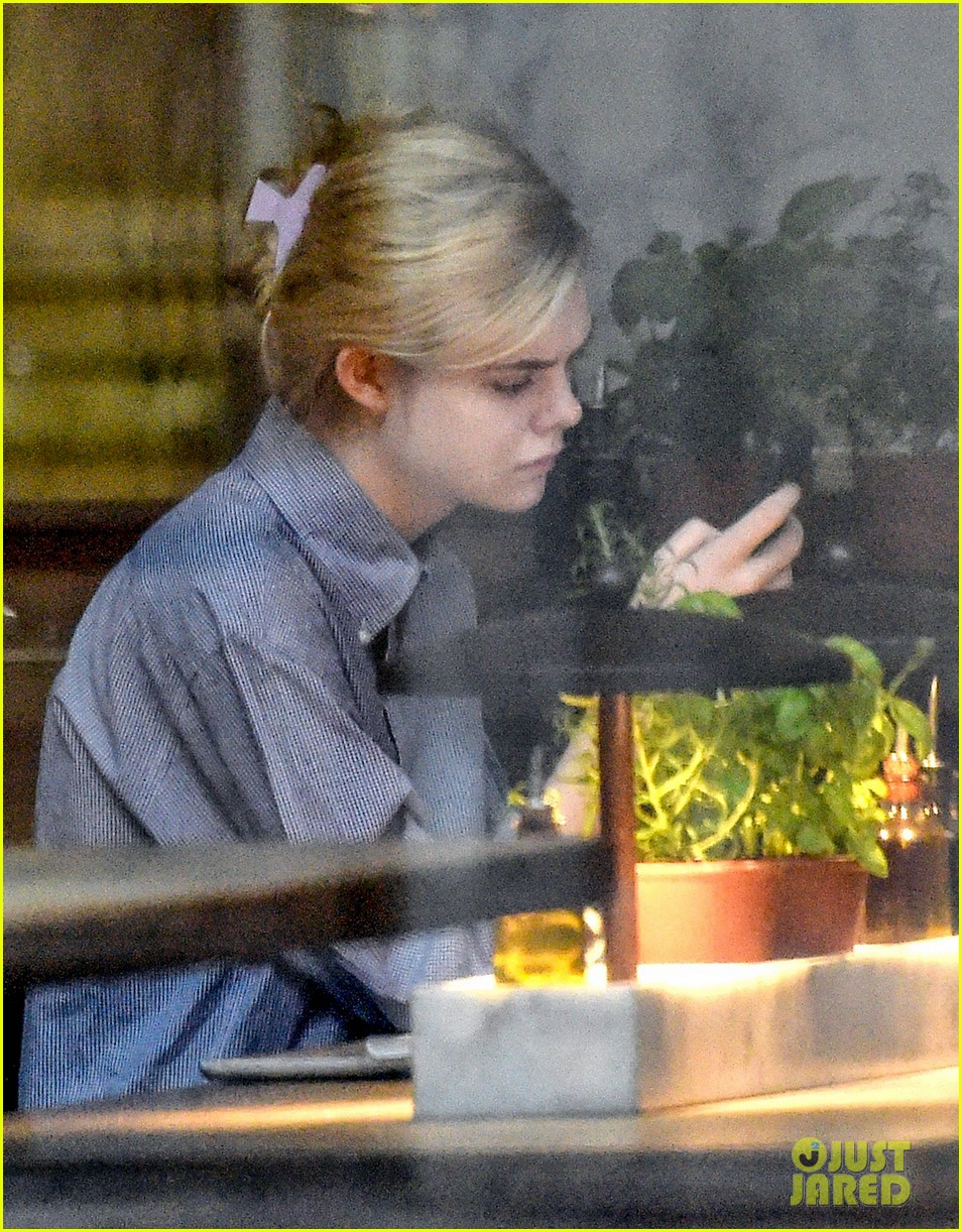 elle fanning steps out in rainy nyc 09