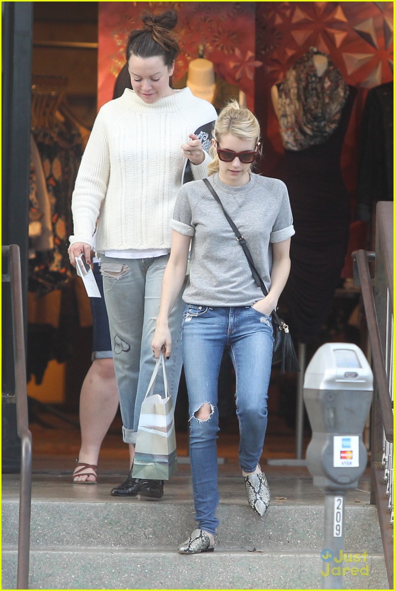 emma roberts shopping coffee after peoples choice noms 05