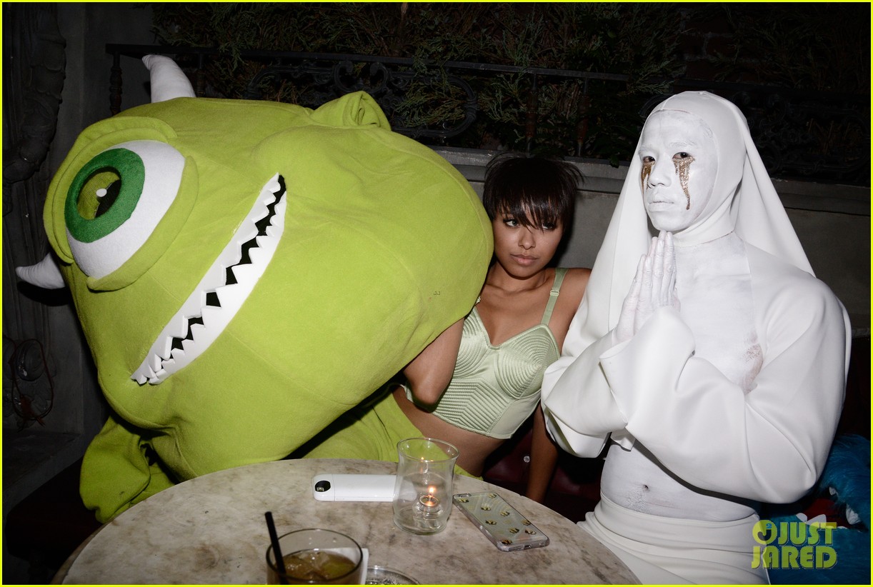kat graham is incognito just jared halloween party 04
