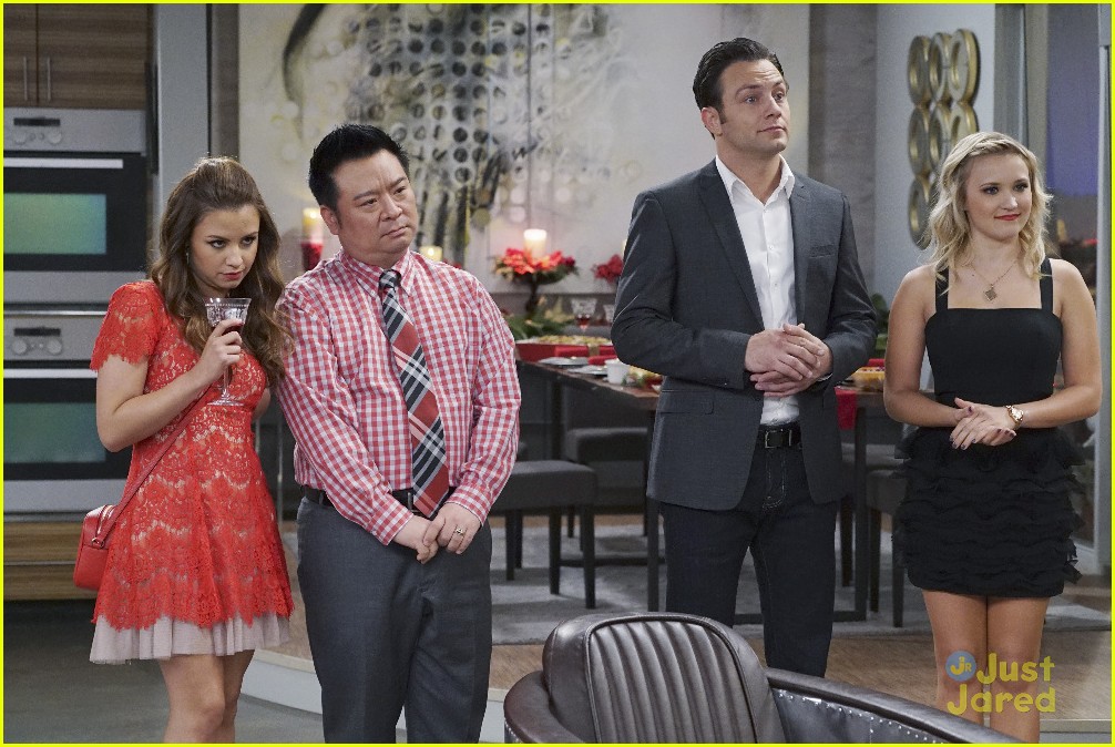 young hungry christmas episode stills 10