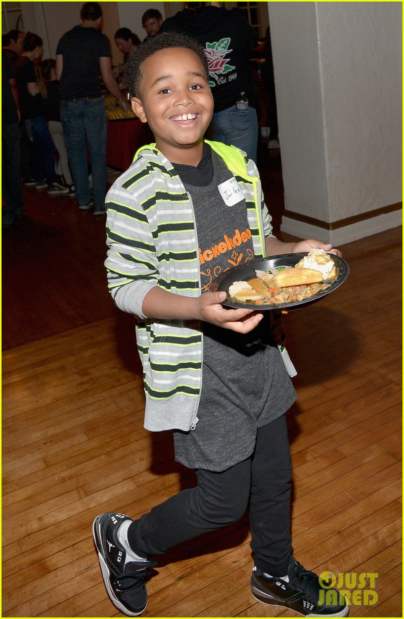 jailen bates attends charity event with nick stars 02