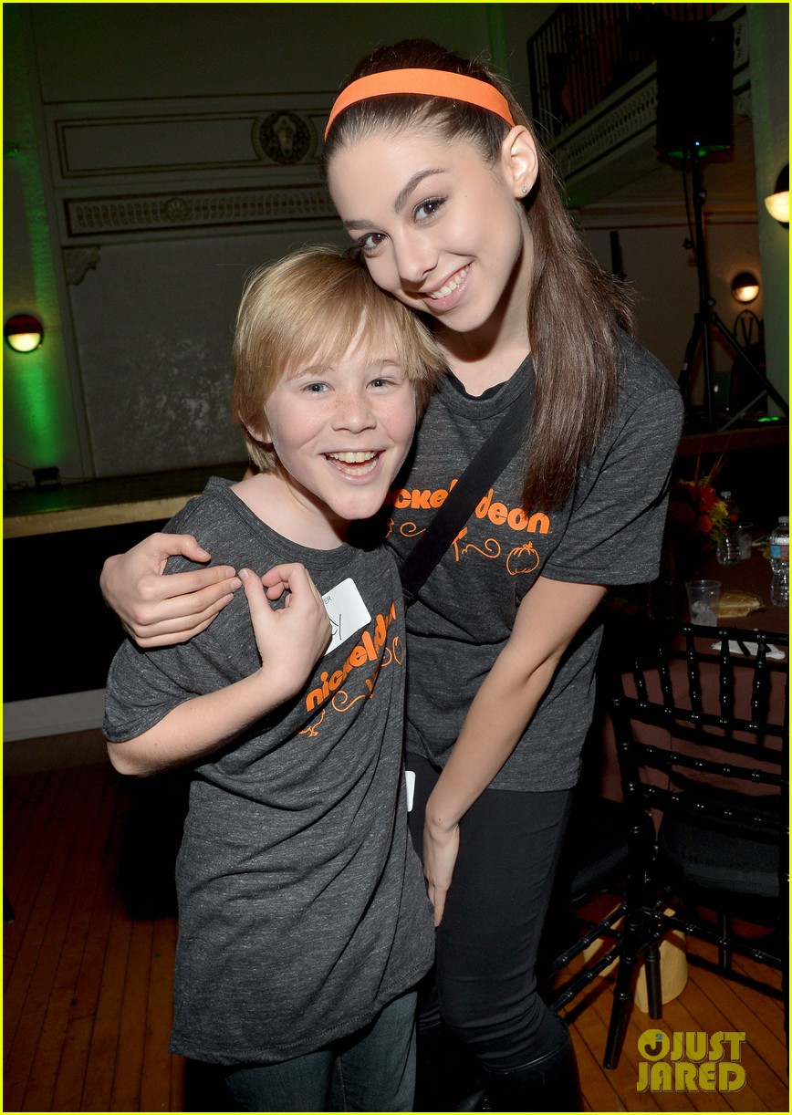 jailen bates attends charity event with nick stars 04