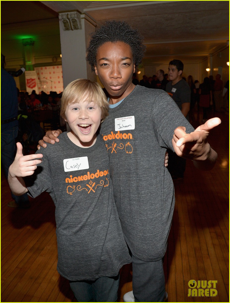 jailen bates attends charity event with nick stars 09