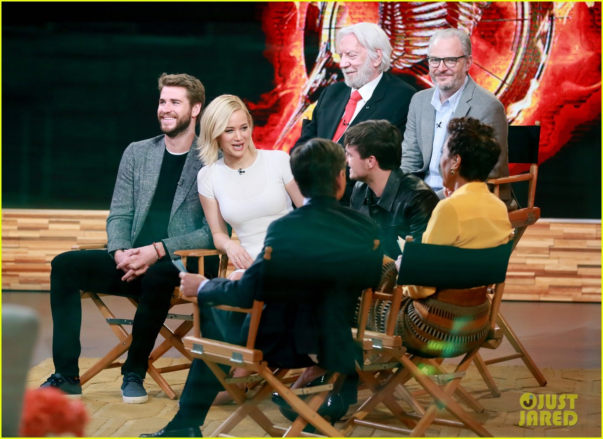 jennifer lawrence gma with hunger games cast 07