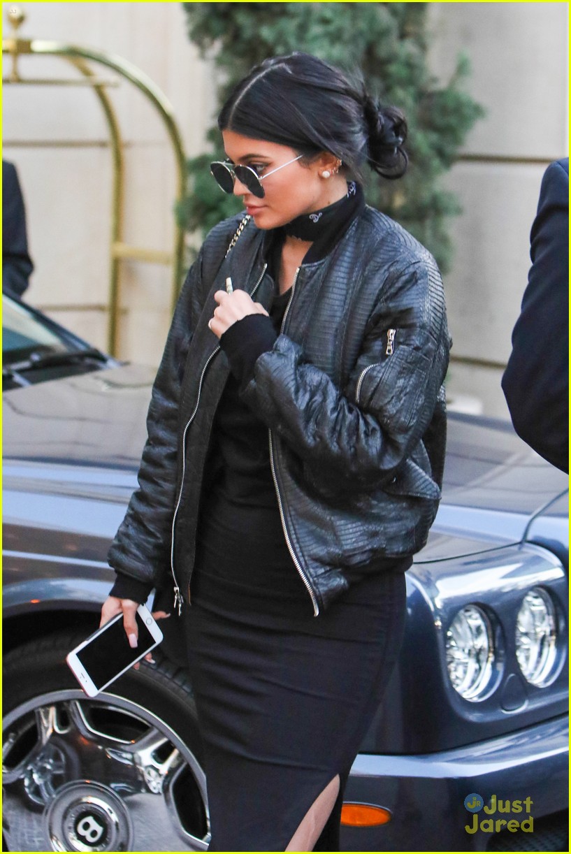 kylie jenner kris lunch tyga dinner outing 29