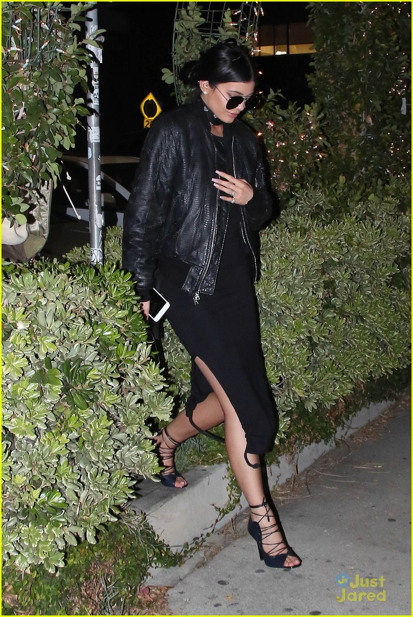 kylie jenner kris lunch tyga dinner outing 34