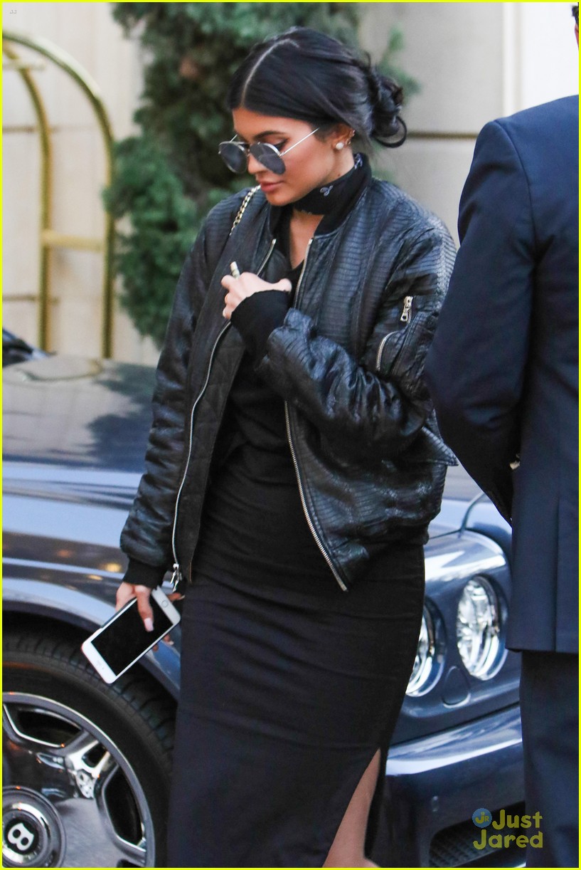 kylie jenner kris lunch tyga dinner outing 37