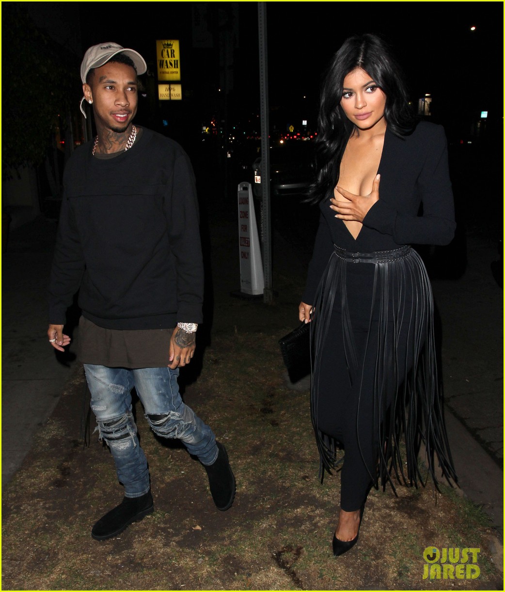kylie jenner wears a low cut top on date night with tyga 01