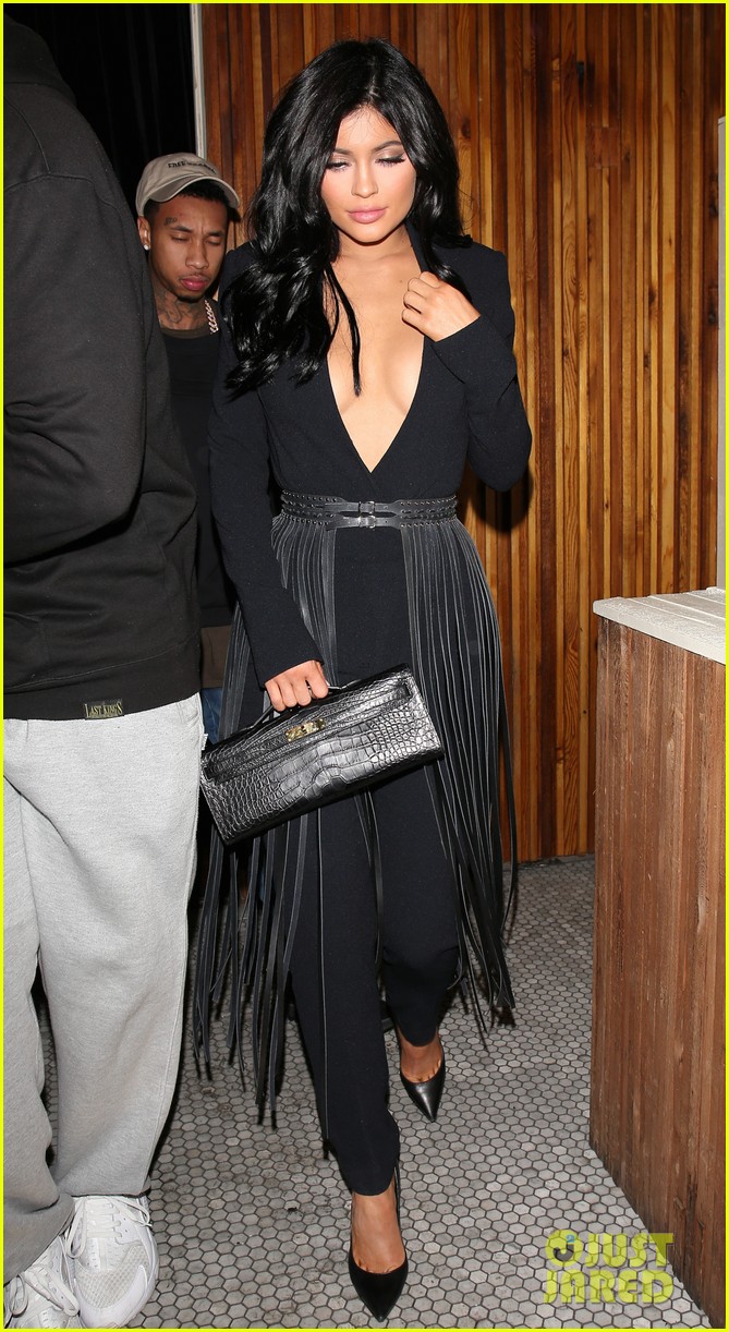 kylie jenner wears a low cut top on date night with tyga 17