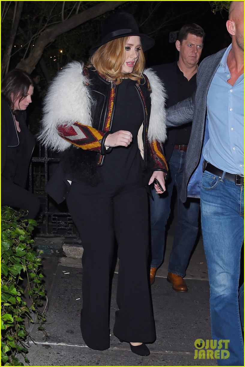 jennifer lawrence adele dine with the hunger games guys 07