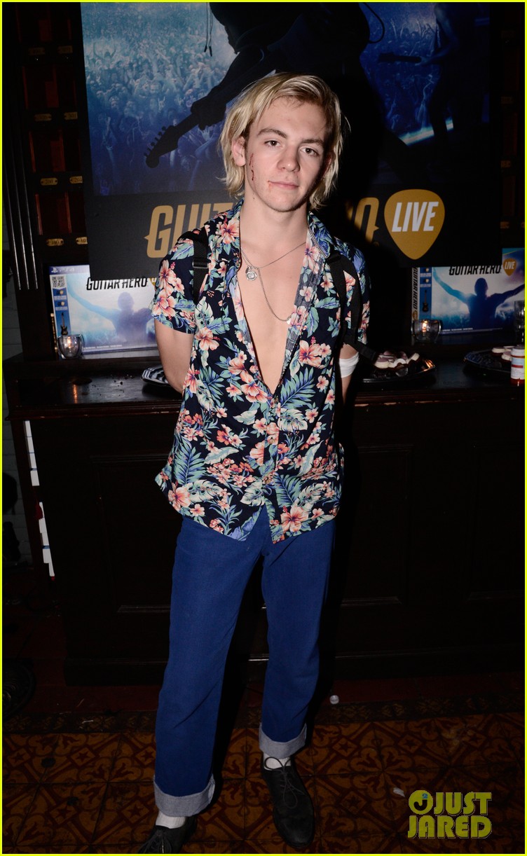 ross lynch courntey eaton just jared halloween party 02